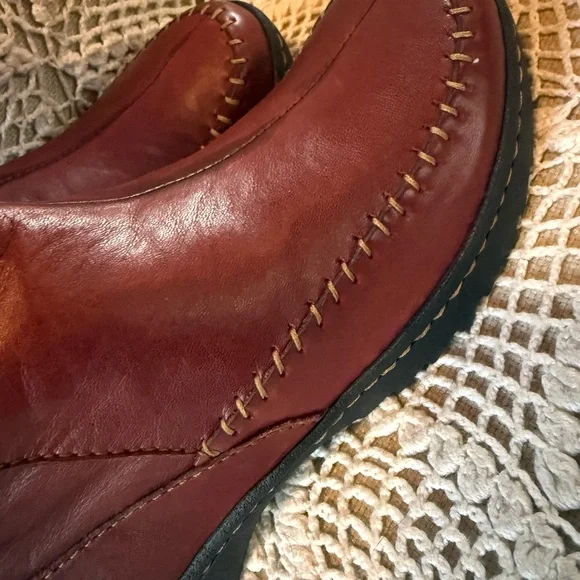 Born Red Fringed Leather Moccasins - Picture 10 of 10